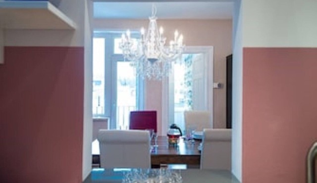 Excusive old building DG 80m² center within walking distance, 2 bedrooms, fireplace, XXL sofa in Lübeck
