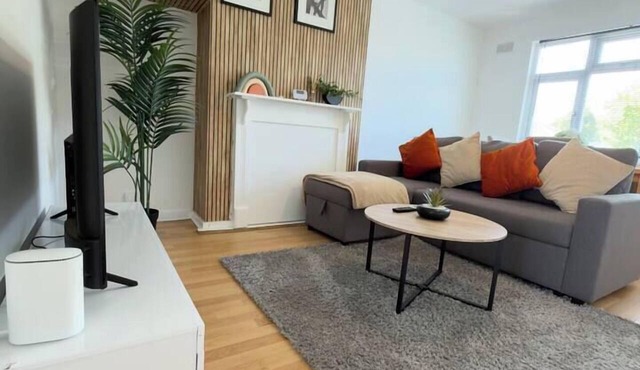 Family & Contractor Haven | Sleeps 6 | Parking
