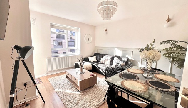 Family Friendly Apartment In London Zone 1. Just 3 minutes to Tower of London