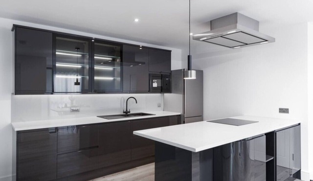 Fast Wifi, Winter Balcony, Chef`s Kitchen, Fulham