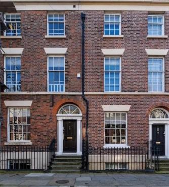 Flatzy - City Centre Mansion, Sleeps 22, 5 Baths