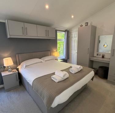 Fox Lodge at Owlet Hideaway - with Hot Tub, Near York