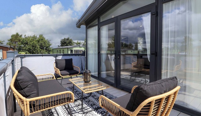 FOXCROFT RETREAT, with hot tub in Sherburn