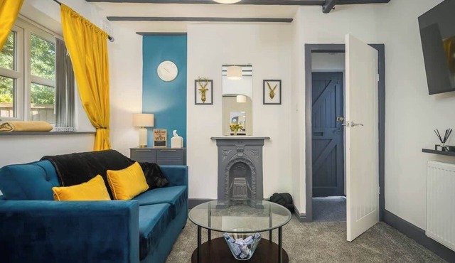 Free Parking, Stunning Cottage in Hazel Grove