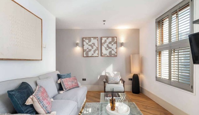 Fulham Broadway 1-Bed | Private Patio | Sleeps 4