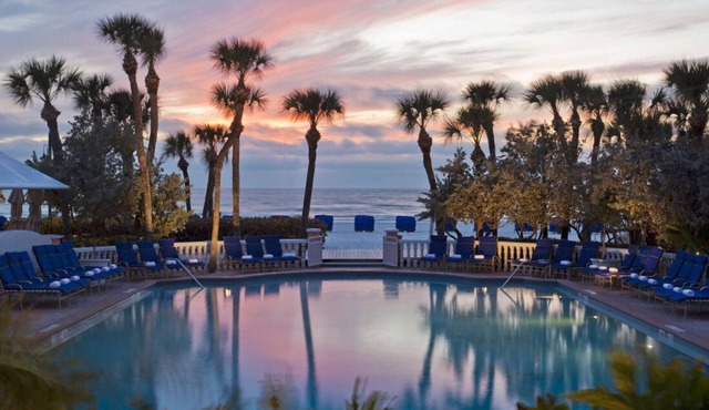 Fun-packed Stay! Minutes to St. Pete Beach! 4 Relaxing Room, Outdoor Pool in St. Pete Beach