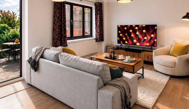 Garden, Parking, Private, Nr Windsor & Great Park.