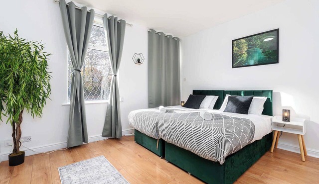 Garden | Sleeps 6 | 30% OFF | 4 Bed House
