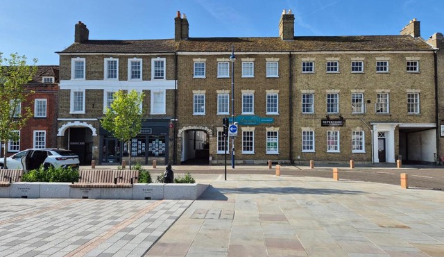 Georgian Townhouse - Central St Neots near Cambridge with Parking