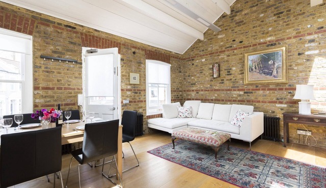 Gironde Road - Two Bedroom Apartment, Sleeps 4