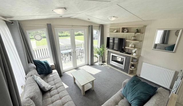 Golden Palm The Retreat 38, Sleeps 6 Pet Friendly