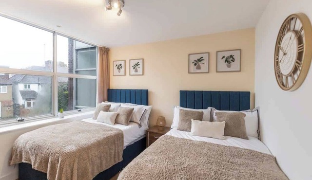 Golders Green flat near tube w/parking