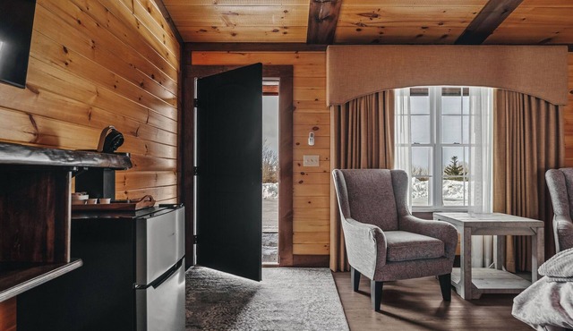 Golf, Outdoor Bar, Restaurant - The Cozy Cabin in Tully