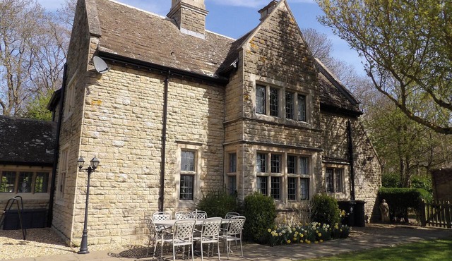 GREENWOOD MANOR, family friendly, luxury holiday cottage in Oundle