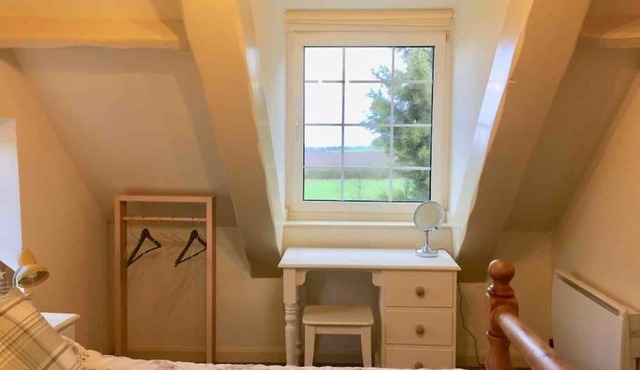 Grove Farm Old Granary, 1st floor Loft Apartment, Includes Continental Breakfast