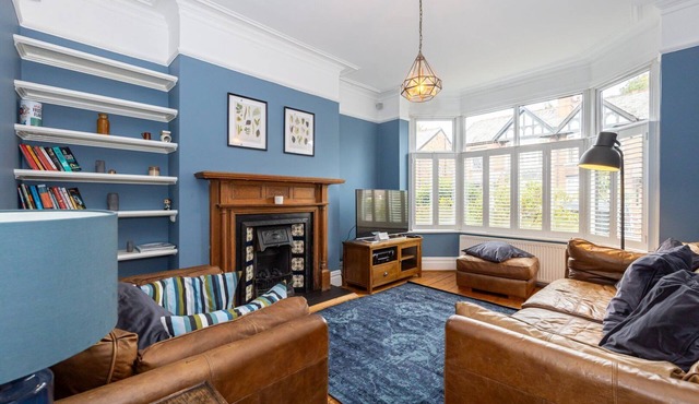 GuestReady - Prestigious home in South Manchester