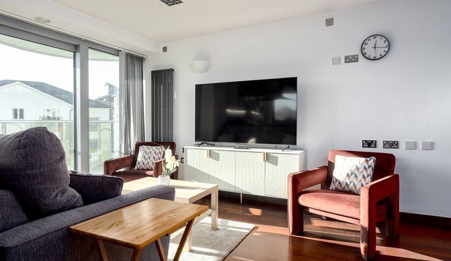GuestReady - Spacious 2bed w Balcony in Battersea