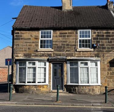 Guisborough 3-Bed, with parking, Walk to Pubs, Shops & Trails