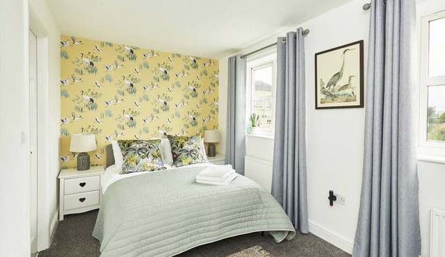 Halifax+Piece Hall 4 min| Parking | Pets OK|Garden