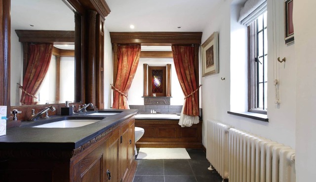 Harlington Manor