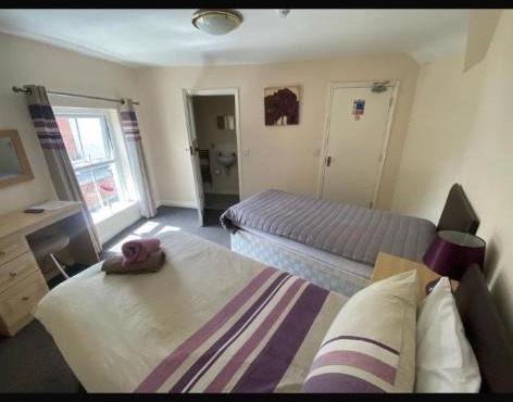 Hasland Place,Chesterfield-J29,Large 5 Bedroom, 4 Bathroom,Sleeps 8,Parking,WiFi