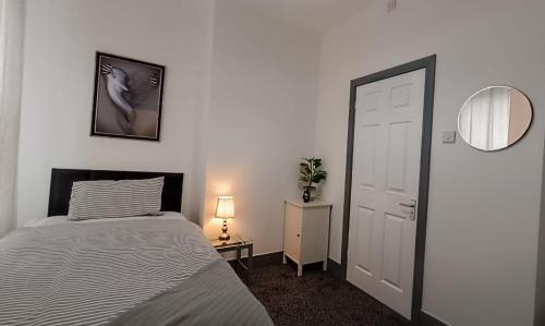 Hazel TF4 Single Room with Private Bathroom