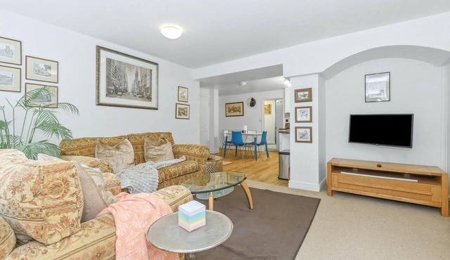 Headingley Haven with a Sauna + Parking - Pass the Keys