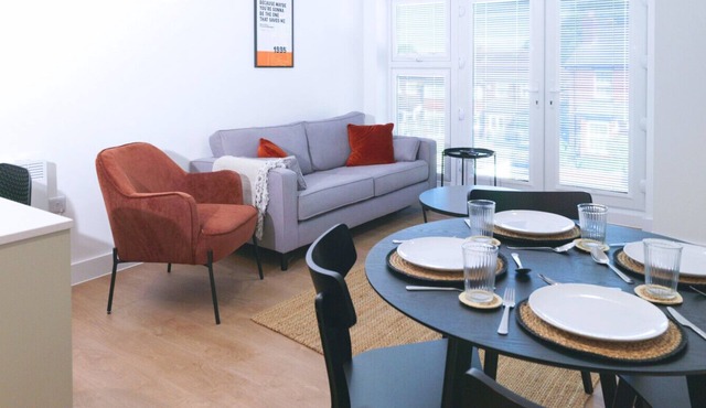 Heald Green Flat, Parking, Near Manchester Airport