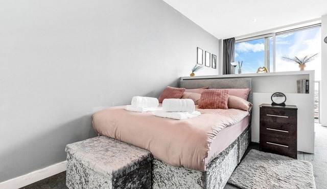 Heart of City, Centre Point Luxury Apartment