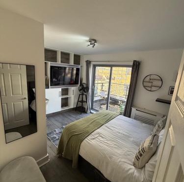 High Deluxe 2 NEW bed flat for 6 people in prime Location 10 min walking to LONDON EYE