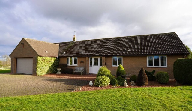 Holly Edge: Pet-Friendly Retreat