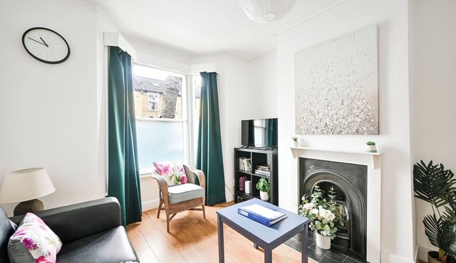 Host My Nest: 2-Bed w/Garden Near Forest Gate