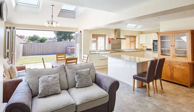 Host & Stay | Cliff Road