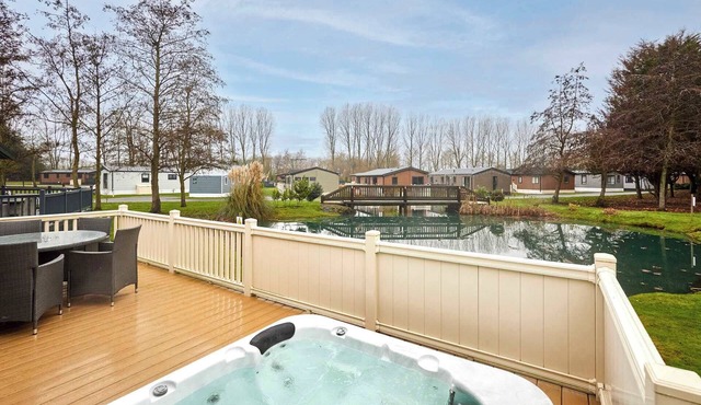 Host & Stay | Enzo's Lodge