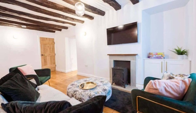 Host & Stay | Iris Cottage