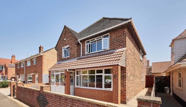 Host & Stay | Roseberry Avenue