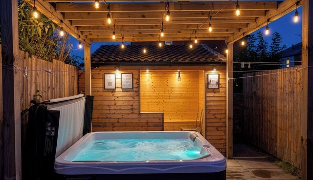 Hot Tub House! Spacious Home Near Beach and Parking