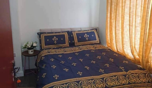 House Sleeps 6 with Parking