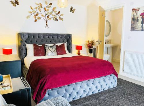 Igloo Magnolia Room Stay I Breakfast I Free Parking