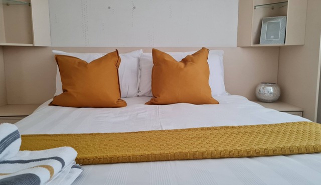 Immaculate 3-Bed House with free parking in Bolton