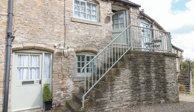 IN & OUT COTTAGE, pet friendly, luxury holiday cottage in Middleham