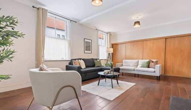 Inviting & Charming Home | Free Wi-Fi | Sleeps 8