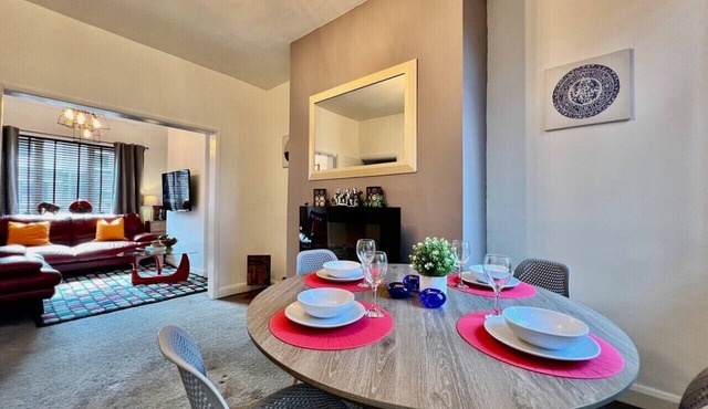 Johnson House - Contractors, Families, Holidays