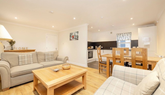 JOIVY Gorgeous Flat Near Edinburgh Castle W/Parking