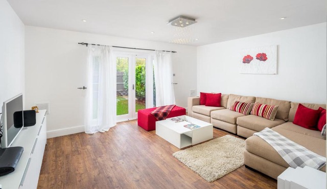 JOIVY Stunning flat with garden in West London