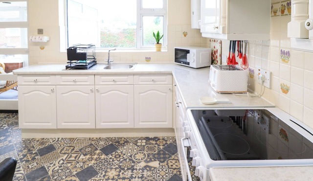 JORAY BUNGALOW, family friendly, character holiday cottage in Alford