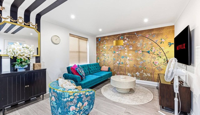 Keaton House Detached Driveway Parking Spacious Garden Fast WiFi Yoko Property