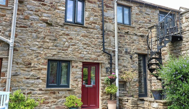 KERNOT COTTAGE, family friendly, with open fire in Reeth