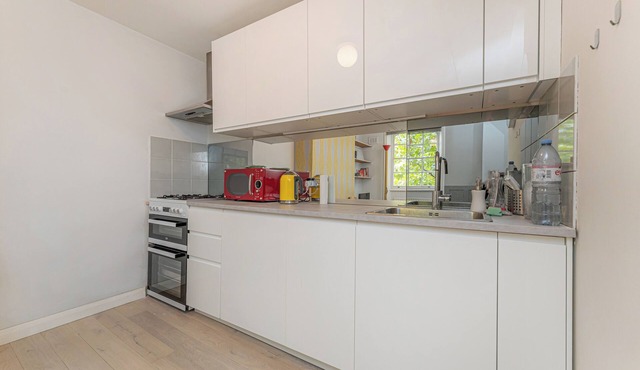 King’s Cross Charm - Two Bedroom Apartment, Sleeps 4