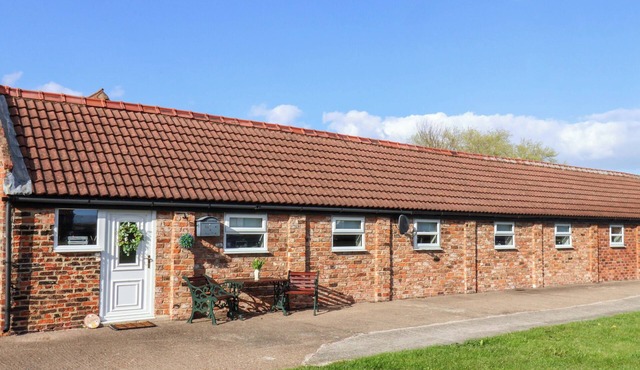 LAMB COTTAGE, pet friendly, with a garden in Stockton-On-Tees